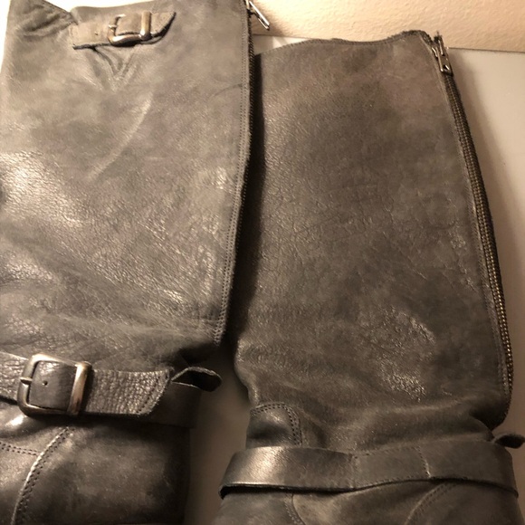 Knee high leather upper boots with zipper in back. Size 6. - Picture 4 of 8